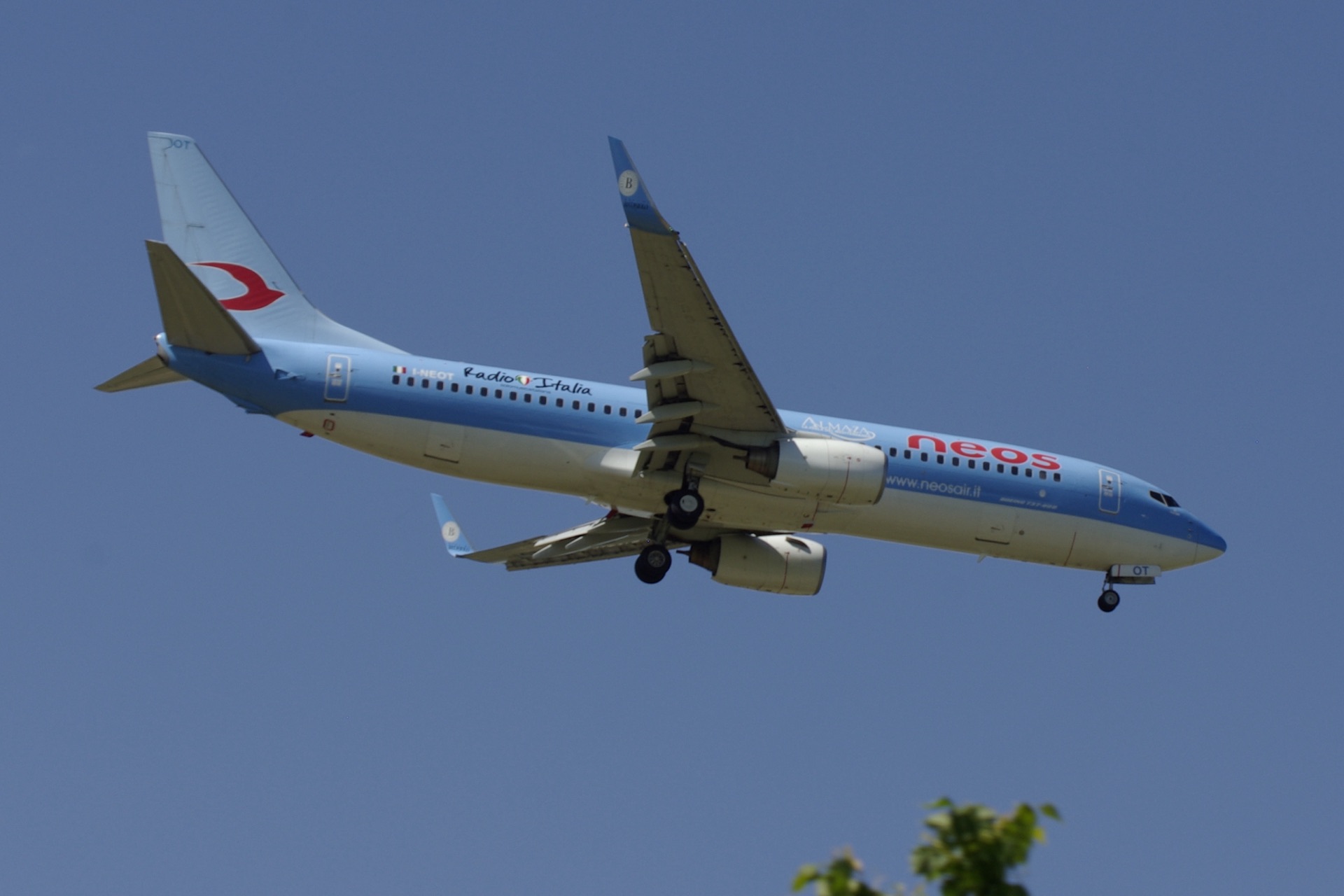 Neos aircraft