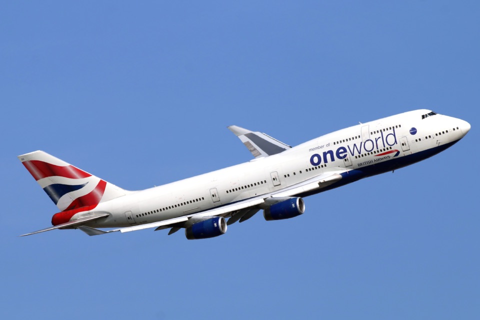 British Airways Boeing 747 in oneworld livery climbing out of London Heathrow