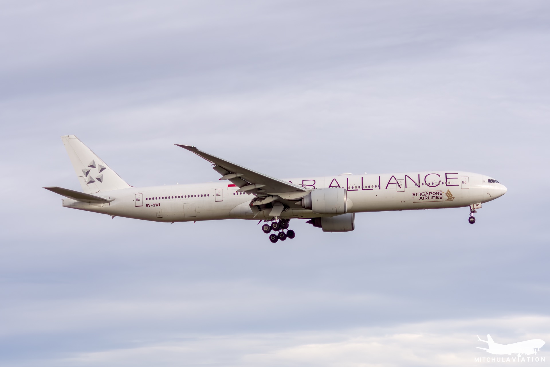 Singapore Airlines Boeing 777 in Star Alliance livery landing at Melbourne