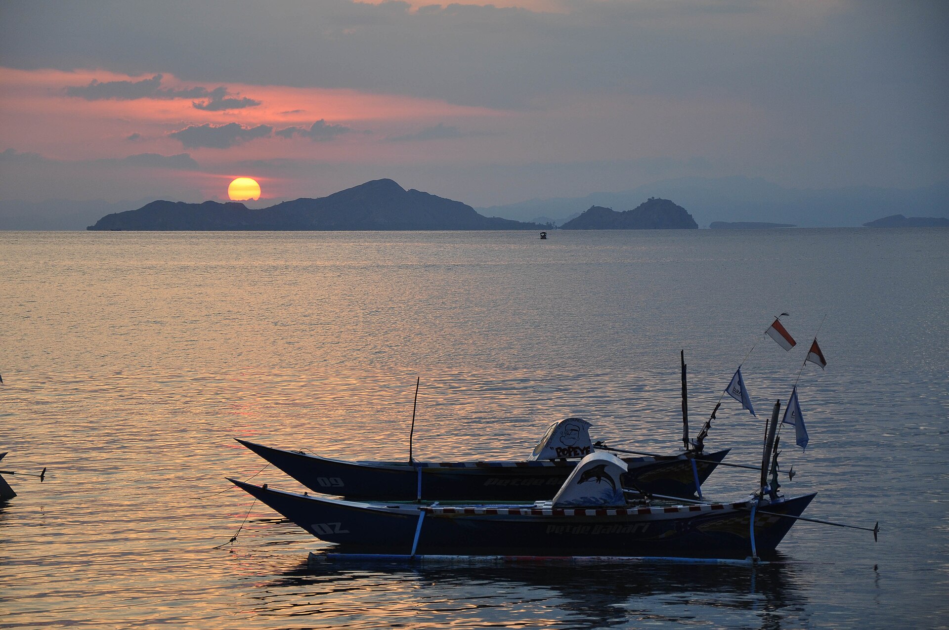 Sunset in Labuan Bajo (17120207205), Labuan Bajo — flights from New York to Labuan Bajo