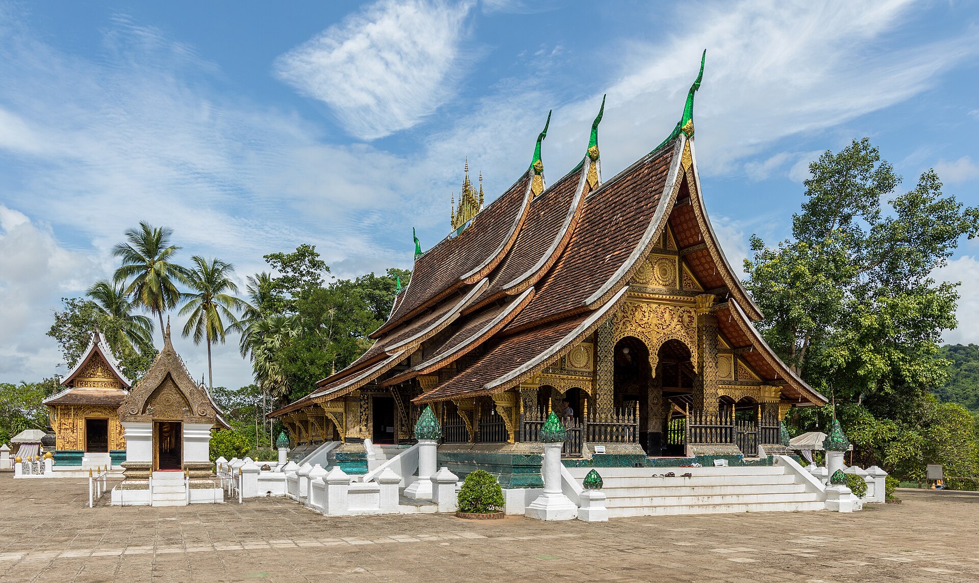 Temple Wat Xieng Thong - Luang Prabang - Laos, Luang Prabang — flights from Bangkok to Luang Prabang