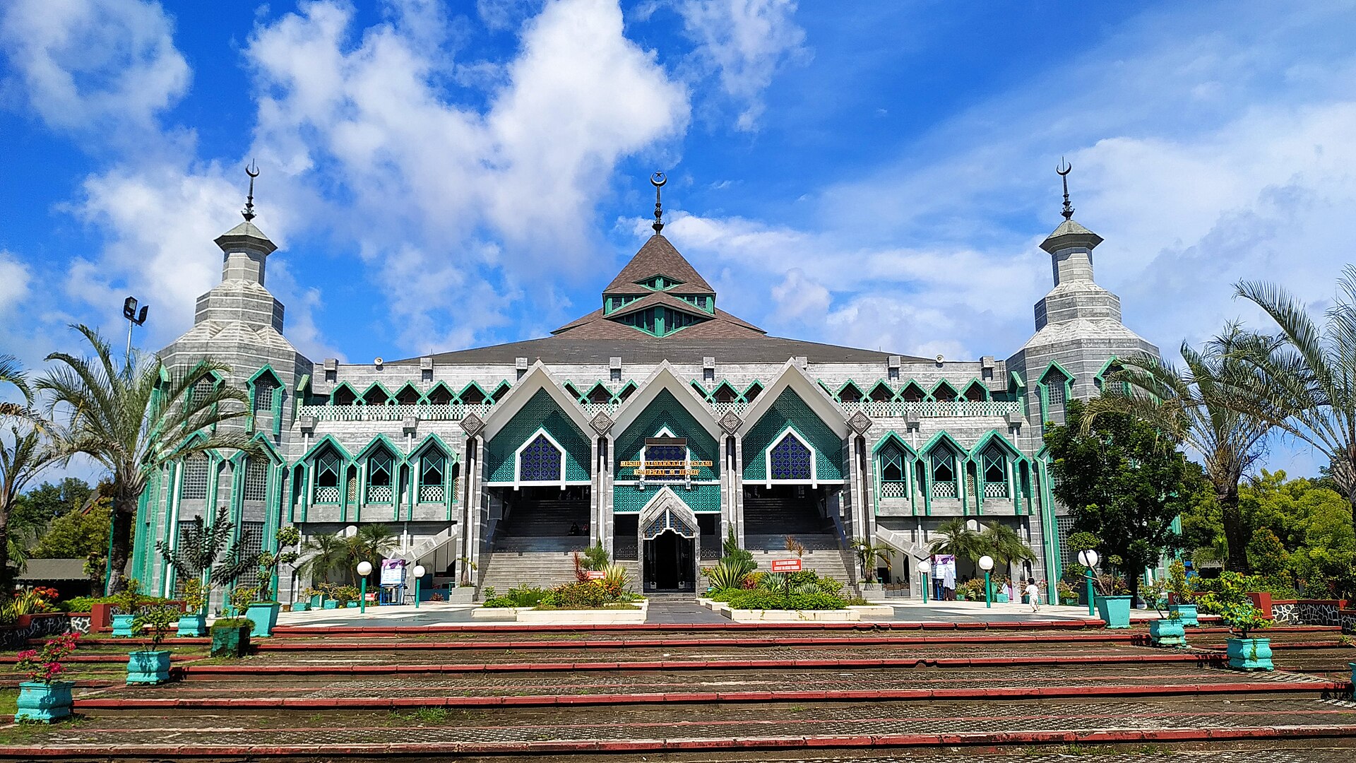 Masjid Al-Markaz Al-Islami Makassar, Makassar — flights from Los Angeles to Makassar