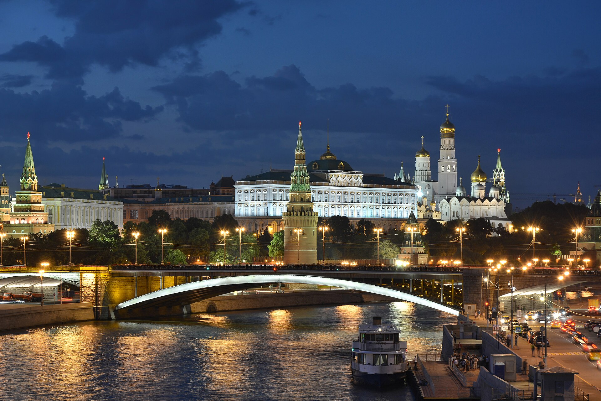 Moscow Kremlin and Bolshoy Kamenny Bridge late evening 01, Moscow — flights from Denpasar (Bali) to Moscow