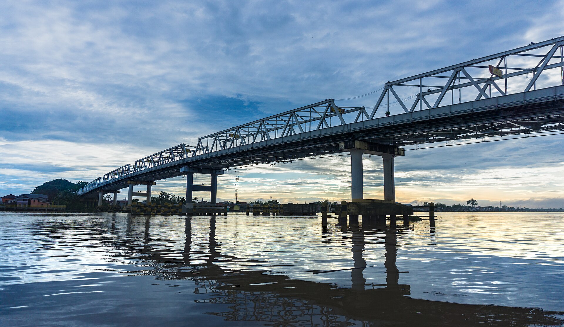 Pontianak Kapuas Bridge, Pontianak — flights from Jakarta to Pontianak