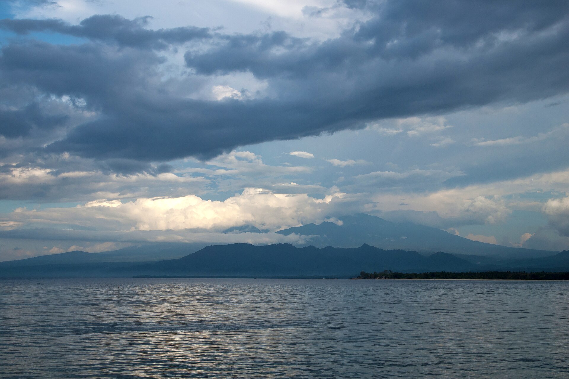 Lombok Island and Mount Rinjani under clouds, Gili Islands, Indonesia, Lombok — flights from Shanghai to Praya