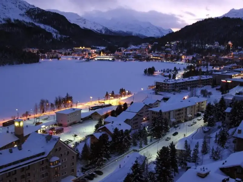 St. Moritz, Graubünden, Switzerland — St Moritz, winter evening, with frozen Lake St. Moritz